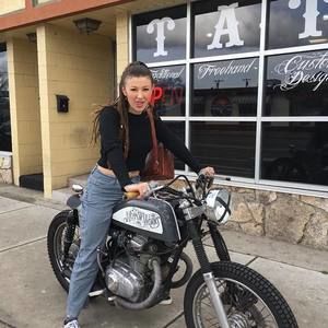 Meet your Posher, Maya